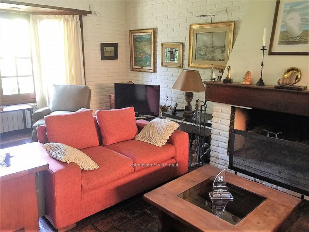 3 bedrooms House in Montevideo, Uruguay No. 3452