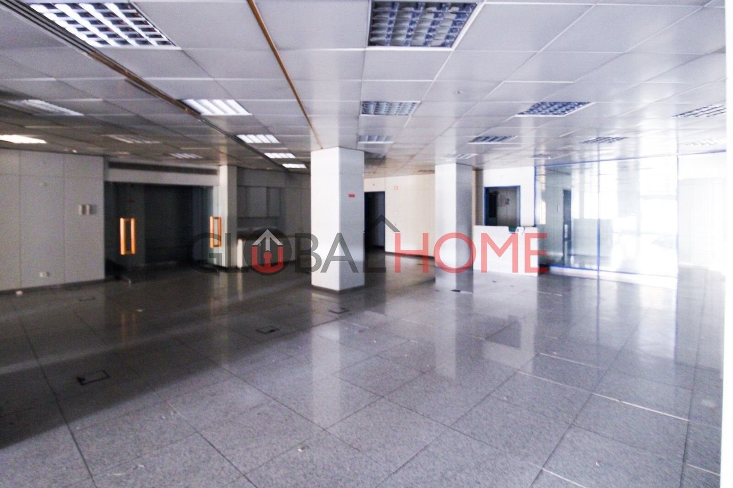 807m² Commercial property in Rio Tinto, Portugal No. 243794