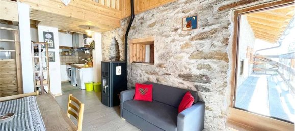 2 bedrooms House in San Giacomo Filippo, Italy No. 99730 3