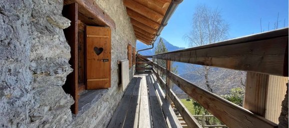 2 bedrooms House in San Giacomo Filippo, Italy No. 99730 6