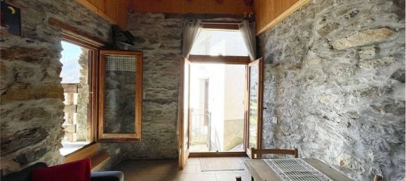 2 bedrooms House in San Giacomo Filippo, Italy No. 99730 5