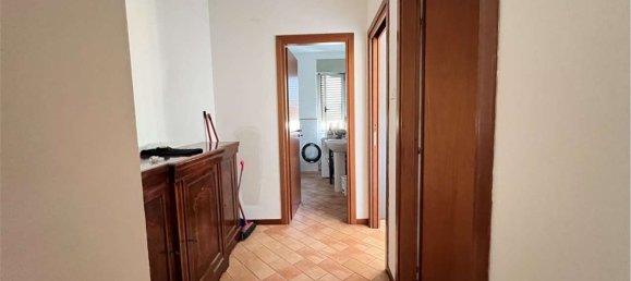 4 bedrooms Apartment in Spoleto, Italy No. 381812 11