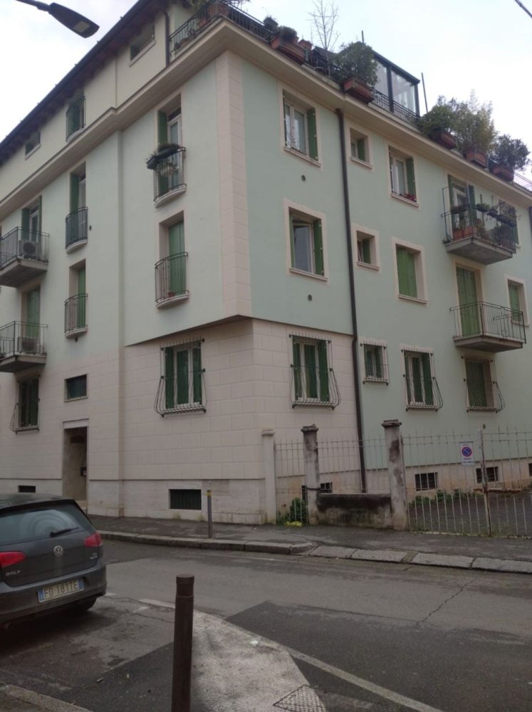 3-salle Appartement à Brescia, Italy No. 4691