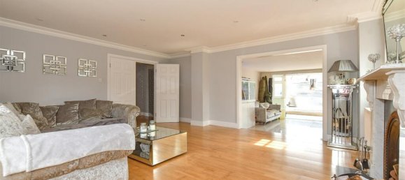 4 bedrooms House in Essex, United Kingdom No. 3962 5