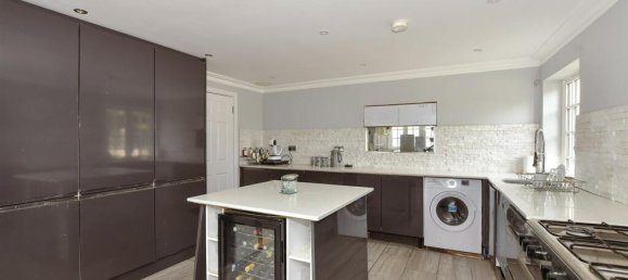 4 bedrooms House in Essex, United Kingdom No. 3962 8