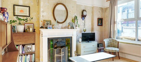 1 bedroom Maisonette in London, United Kingdom No. 7743 2