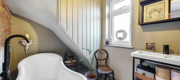 1 bedroom Maisonette in London, United Kingdom No. 7743 4