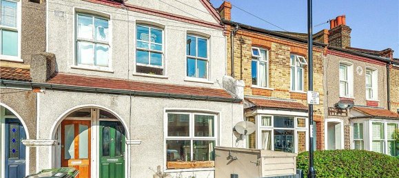 1 bedroom Maisonette in London, United Kingdom No. 7743 5