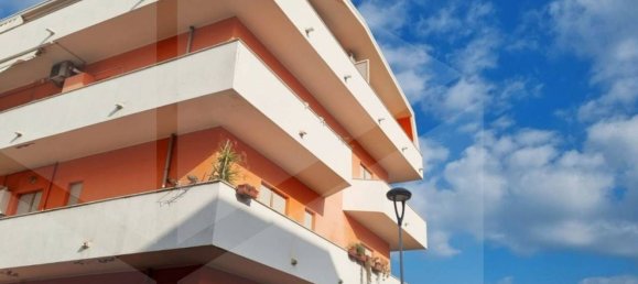 3-salle Appartement à Montesilvano, Italy No. 28371 4