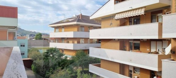 3-salle Appartement à Montesilvano, Italy No. 28371 14