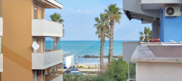 3-salle Appartement à Montesilvano, Italy No. 28371 2