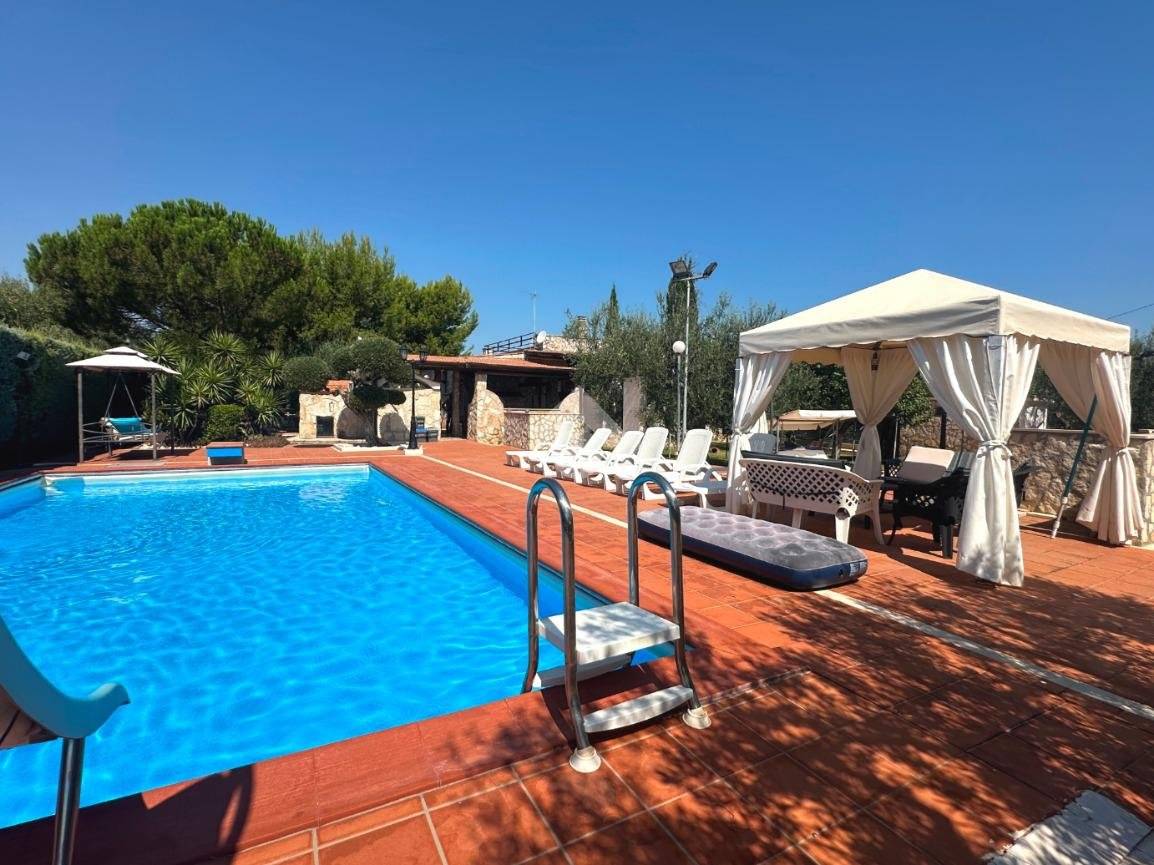 Вилла с 2 спальнями в Трани, Италия № 344247