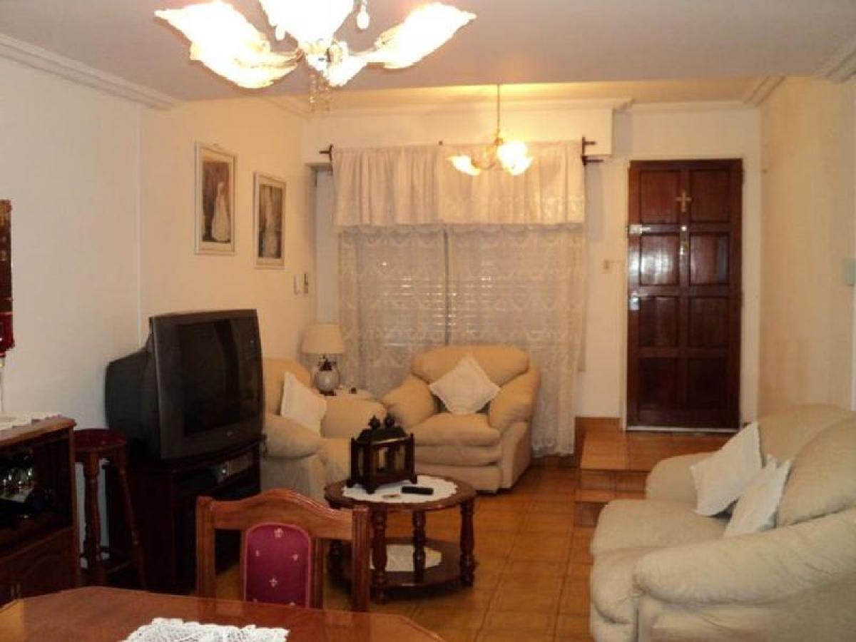 2 bedrooms House in Moron, Argentina No. 73628