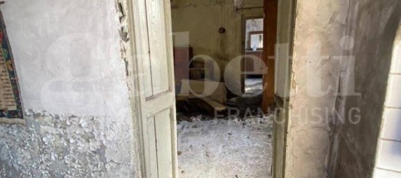 4 rooms Apartment in Isola del Liri, Italy No. 140967 6