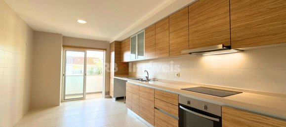 3 bedrooms Apartment in Entroncamento, Portugal No. 238407 8