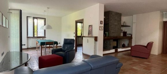 5 rooms Villa in Montano Lucino, Italy No. 79979 4