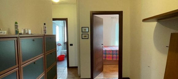 5 rooms Villa in Montano Lucino, Italy No. 79979 11