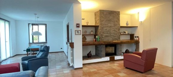 5 rooms Villa in Montano Lucino, Italy No. 79979 7