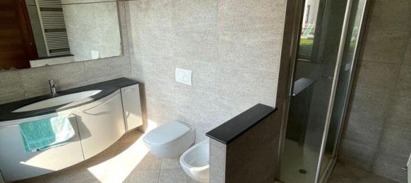 5 rooms Villa in Montano Lucino, Italy No. 79979 12