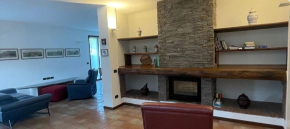 5 rooms Villa in Montano Lucino, Italy No. 79979 2