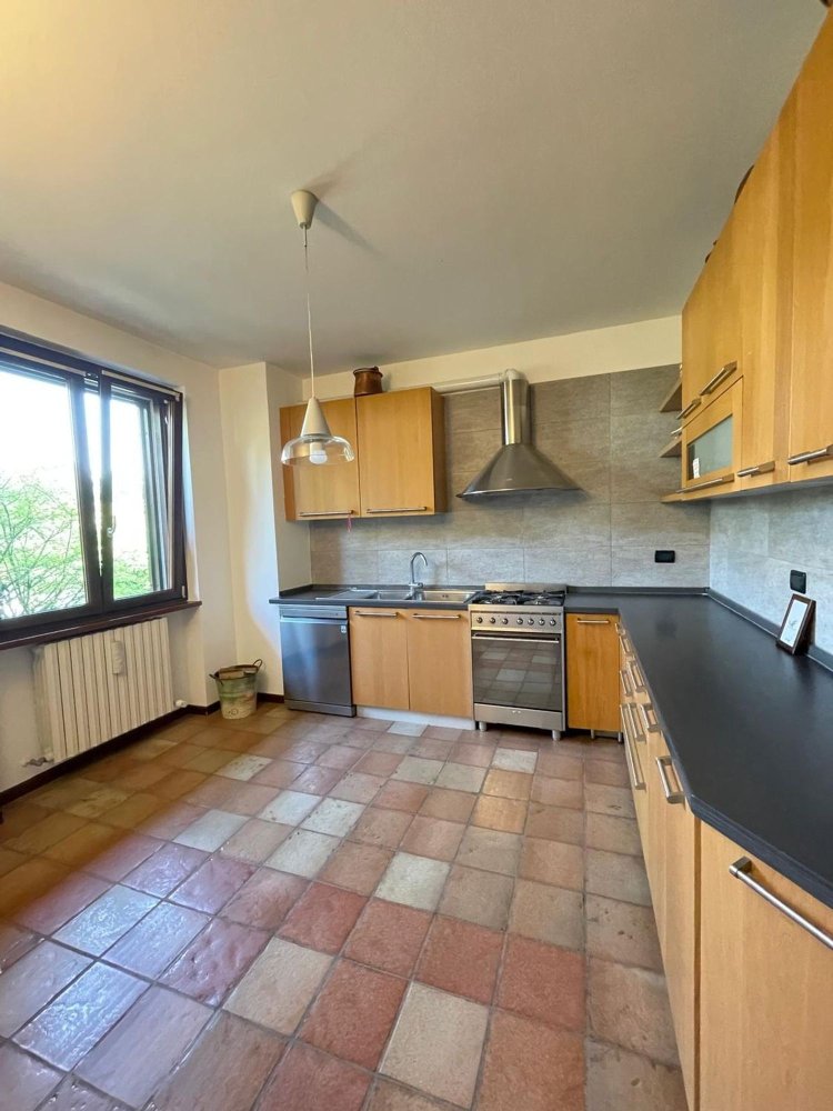 5 rooms Villa in Montano Lucino, Italy No. 79979