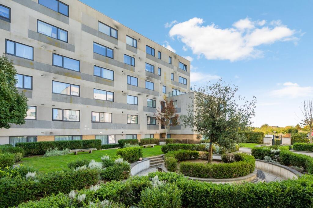 2 bedrooms Apartment in Surrey, United Kingdom No. 8600