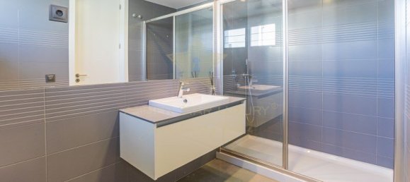 Villa de 5 dormitorios en Quarteira, Portugal No. 130787 25