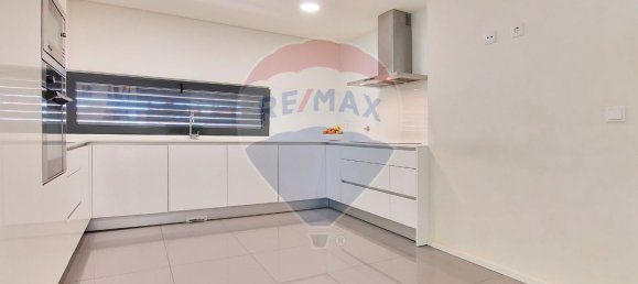 5 bedrooms House in Porto, Portugal No. 22142 7