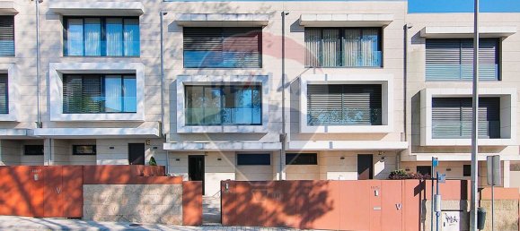 5 bedrooms House in Porto, Portugal No. 22142 2