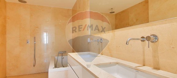 5 bedrooms House in Porto, Portugal No. 22142 16