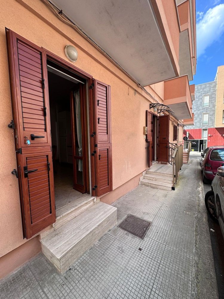 Apartamento de 4 dormitorios en Gallipoli, Italy No. 381750