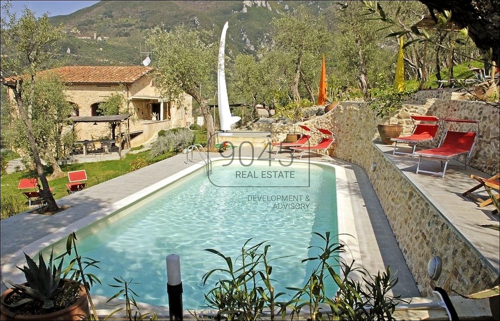 Villa de 7 dormitorios en Camaiore, Italy No. 404439