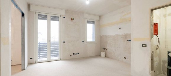 Квартира с 4 комнатами в Формиджине, Италия № 295663 3