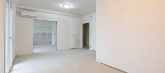 Квартира с 4 комнатами в Формиджине, Италия № 295663 2