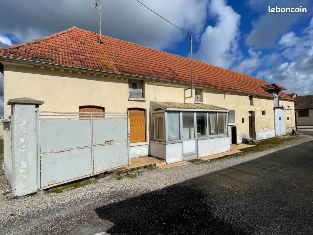 4 bedrooms House in Saint-Mesmin, France No. 39472