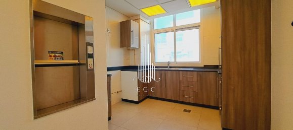 Вилла с 5 спальнями в Халифа-Сити, ОАЭ № 39967 14