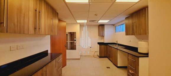 Вилла с 5 спальнями в Халифа-Сити, ОАЭ № 39967 9