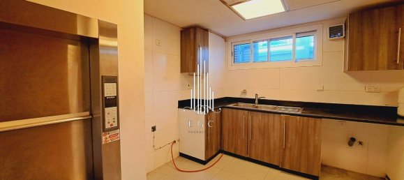 Вилла с 5 спальнями в Халифа-Сити, ОАЭ № 39967 11