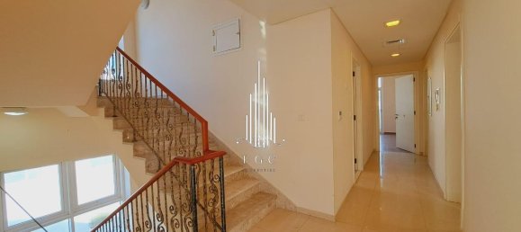 Вилла с 5 спальнями в Халифа-Сити, ОАЭ № 39967 19