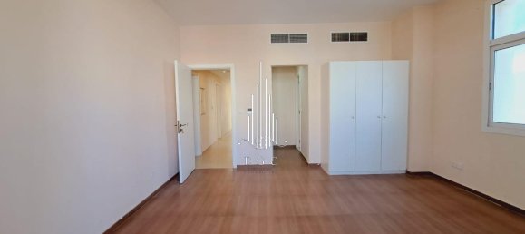 Вилла с 5 спальнями в Халифа-Сити, ОАЭ № 39967 15