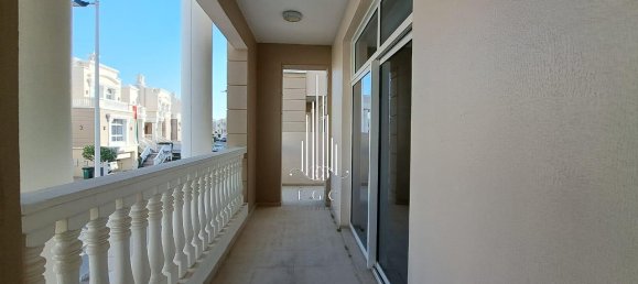 Вилла с 5 спальнями в Халифа-Сити, ОАЭ № 39967 22