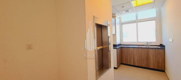 Вилла с 5 спальнями в Халифа-Сити, ОАЭ № 39967 13