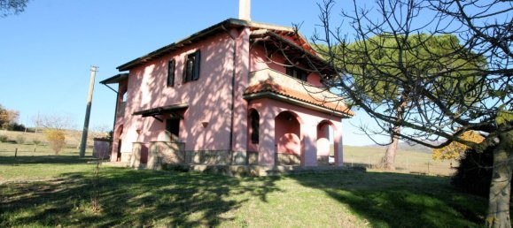 4 bedrooms House in Roccastrada, Italy No. 135001 3