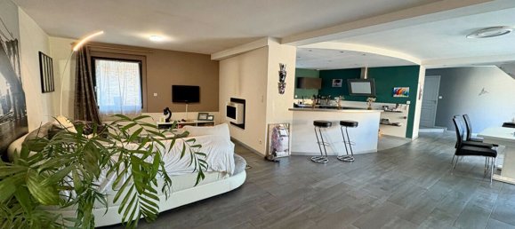 3 chambres Maison à Saint-Berthevin, France No. 360593 10