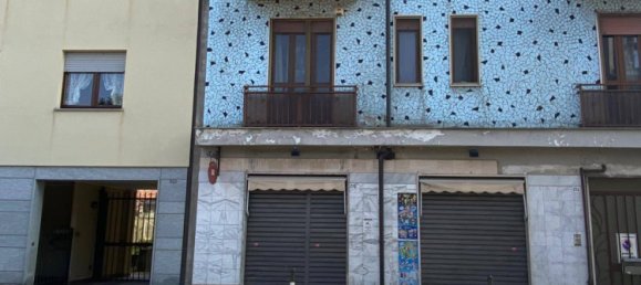 Propiedad comercial de 5 habitaciónes en Grugliasco, Italy No. 110846 2