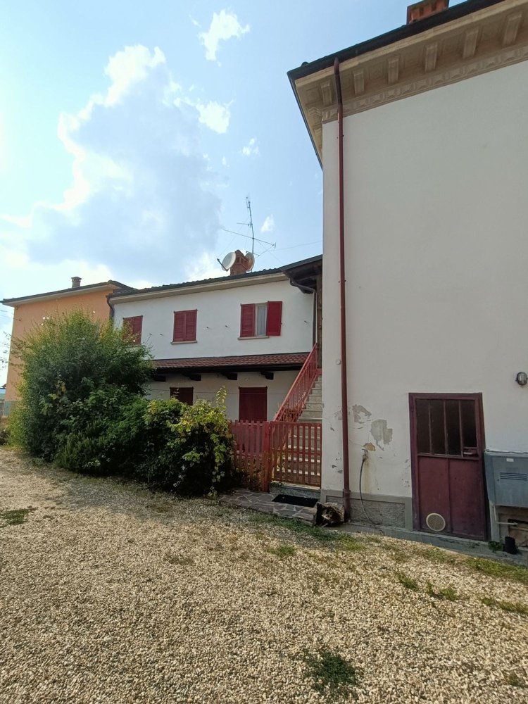 8 rooms House in Santa Maria della Versa, Italy No. 70013
