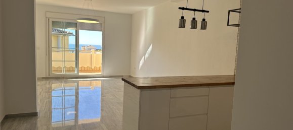 Apartamento de 3 dormitorios en Marbella, Spain No. 33745 9