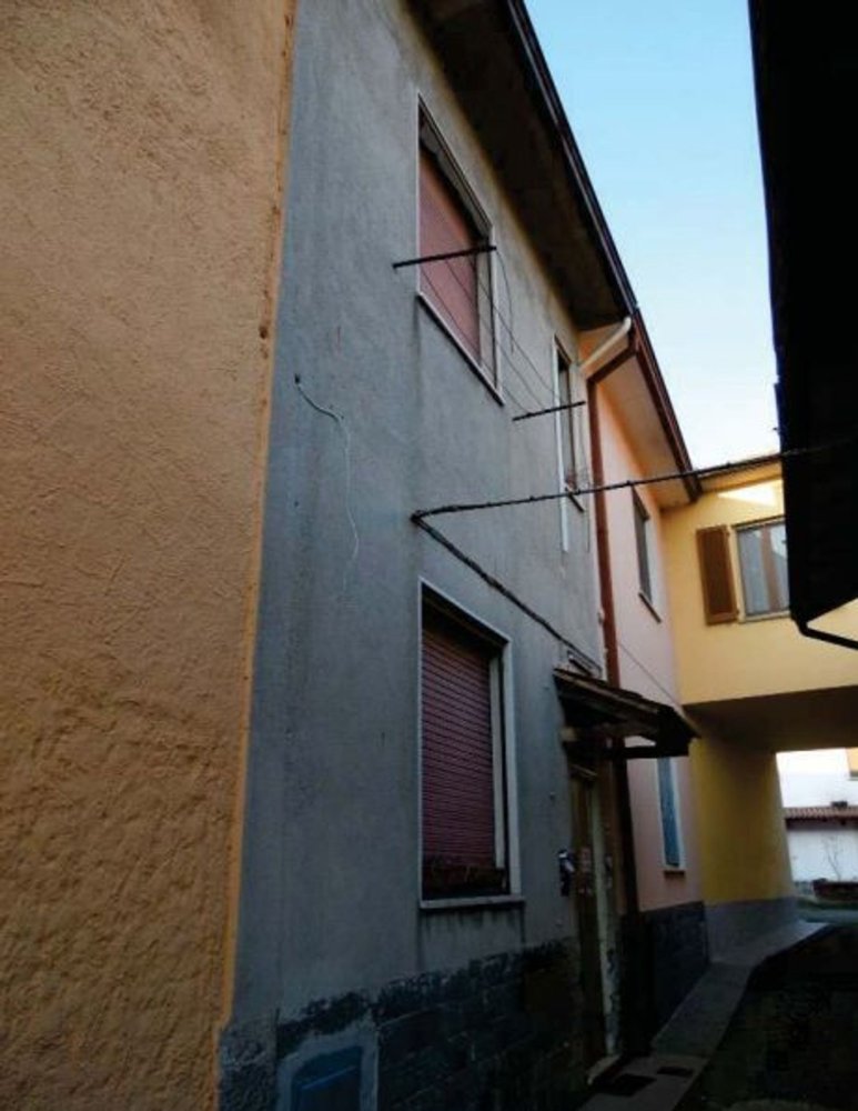 3 rooms House in Miradolo Terme, Italy No. 160263