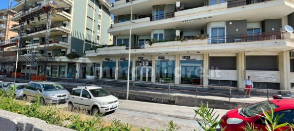 3 rooms Commercial property in Salerno, Italy No. 311757 4