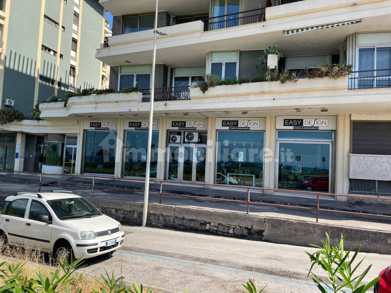 3 rooms Commercial property in Salerno, Italy No. 311757